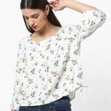 5 Remarkable Ladies Tops for Casual Hangouts
